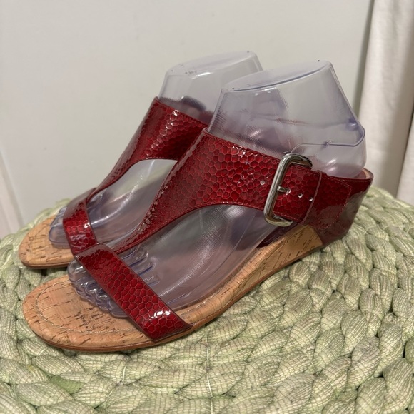 Donald Pliner Dylan Red Patent Leather Slip On Elegant Thong Cork Wedge Sandals - Picture 7 of 13